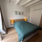 Les De La Joubertie Salon