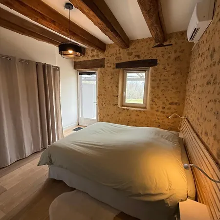 Les De La Joubertie Salon