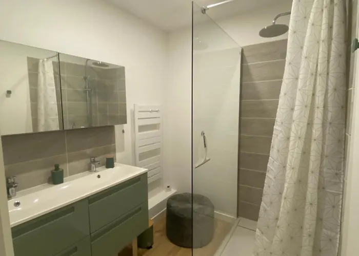 Les De La Joubertie * Salon